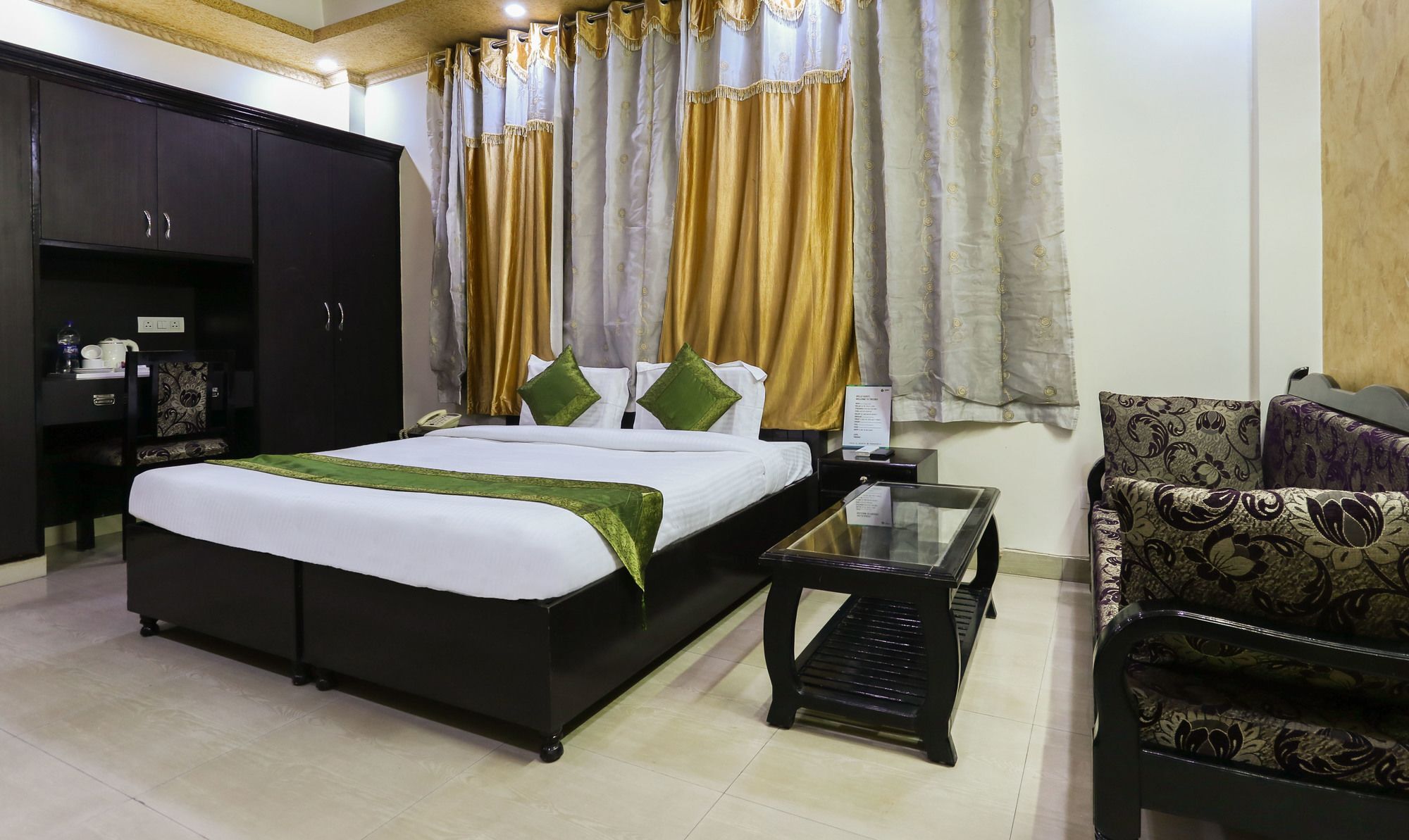 Hotel Treebo Trip Sswag 18 Expressway Noida Exterior foto