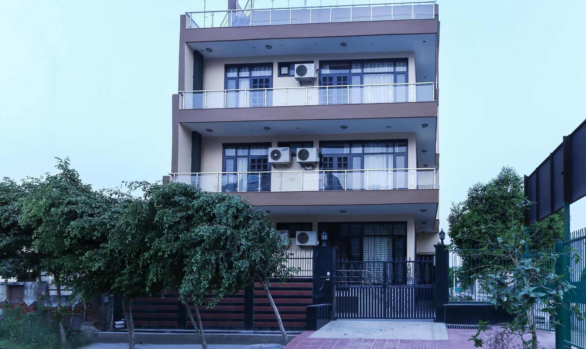 Hotel Treebo Trip Sswag 18 Expressway Noida Exterior foto