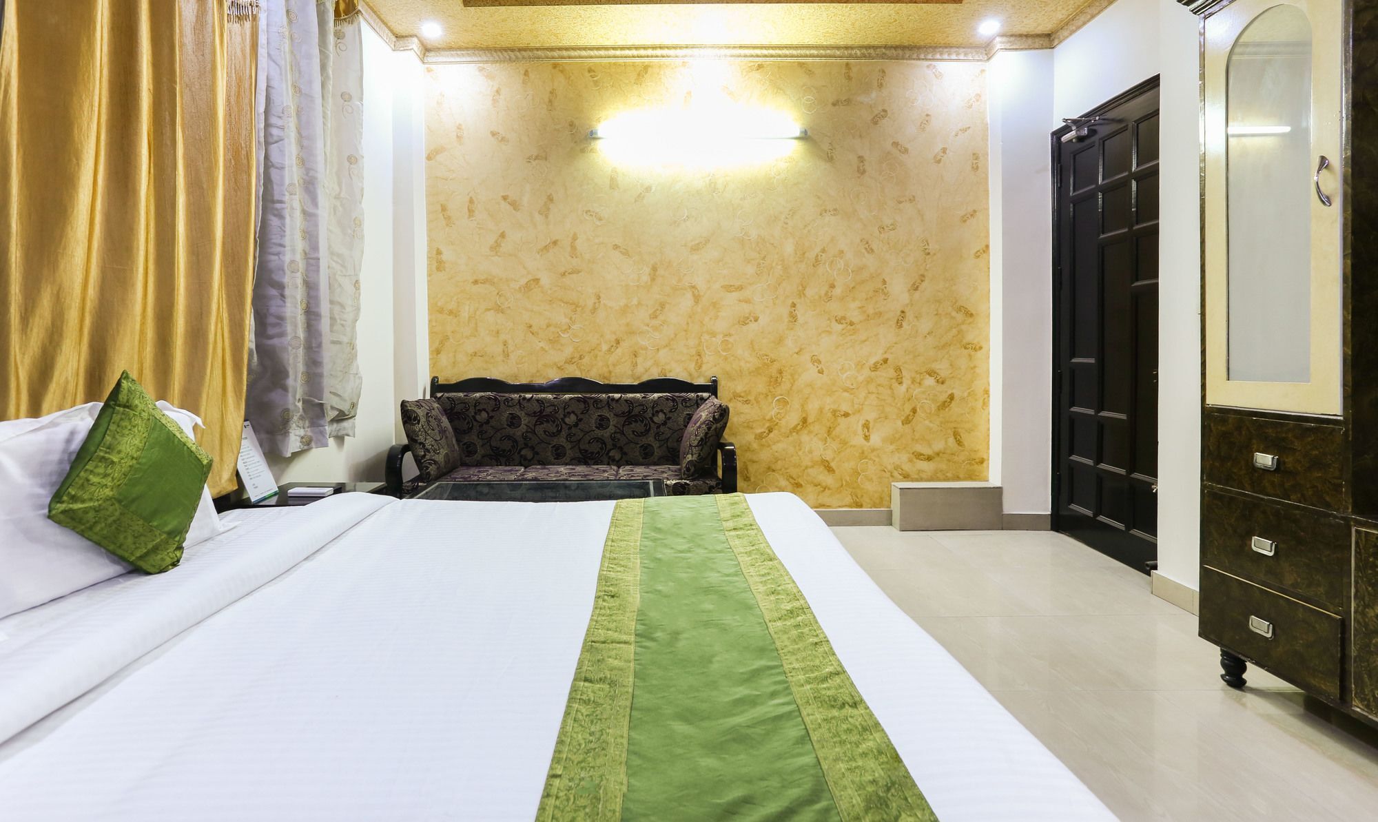 Hotel Treebo Trip Sswag 18 Expressway Noida Exterior foto